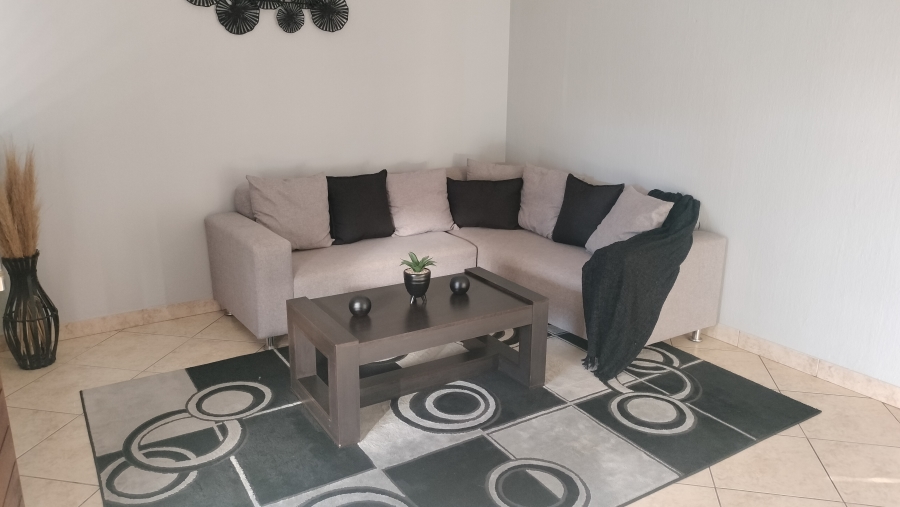 To Let 4 Bedroom Property for Rent in Safari Gardens North West